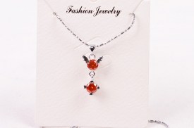 Collar canutillos perlas con alas (3).jpg